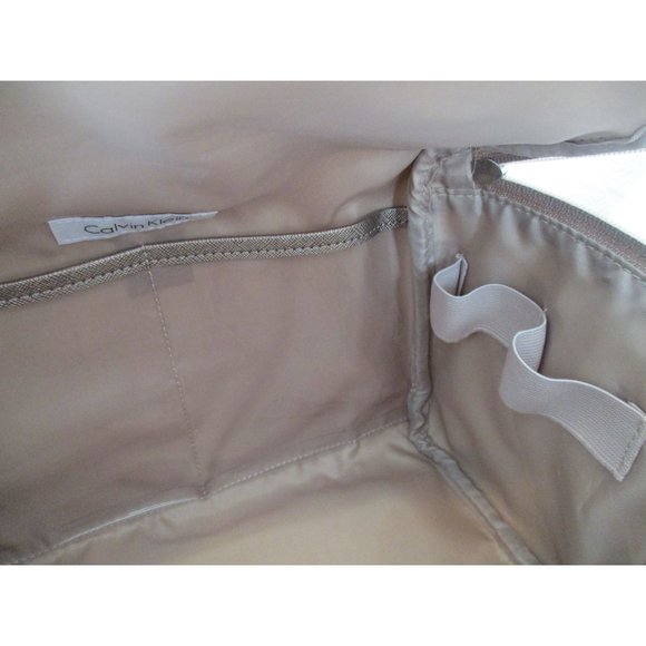 *Calvin Klein Cream Taupe Tan Vinyl Zip Around Train Case Cosmetic Travel Bag - Picture 9 of 11